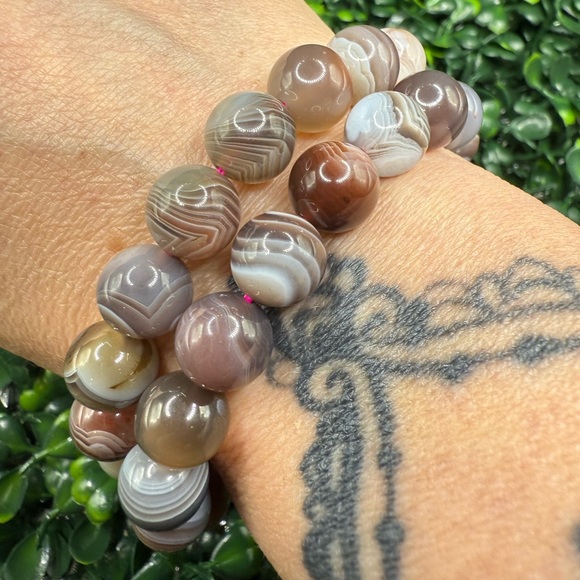 10mm High Quality Botswana Agate Beaded Bracelet - Picture 1 of 8
